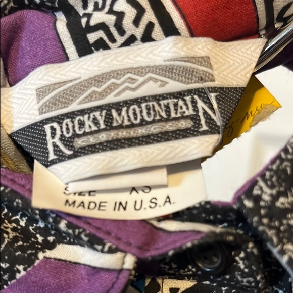 Vibrant Black and Yellow Geometric Button Down Shirt - Picture 4 of 4